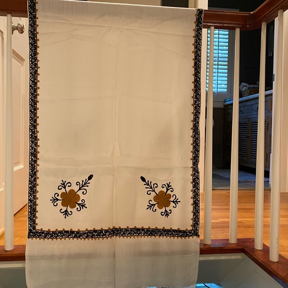 Afghan wool shawl cream-white fabric, hand stitched gold and black embroidery. - Picture 3 of 8